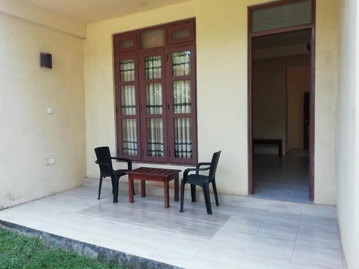Dream Day Leisure Homes Sigiriya 3*,